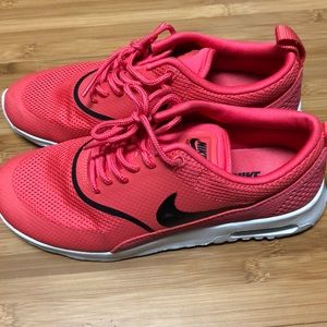 Red NIKE THEA SZ 6.5